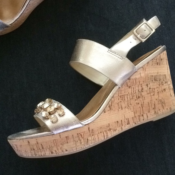 Gold sandals with bling! - Picture 5 of 10